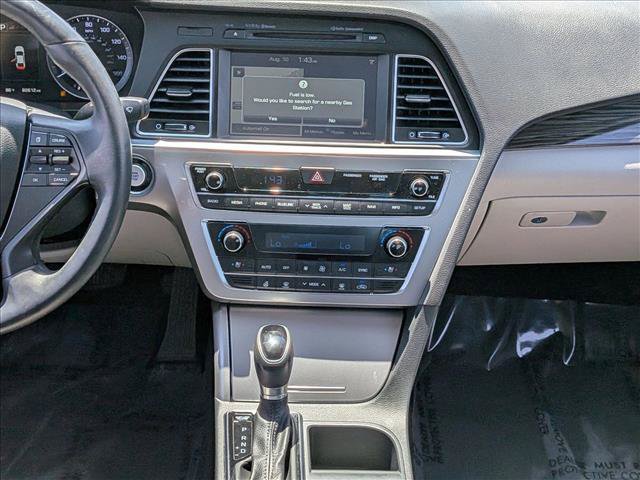 Used 2015 Hyundai Sonata Limited w/ Option Group 05 FWD image 12