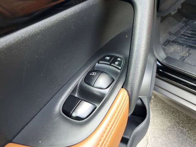 Used 2019 Nissan Rogue SL w/ Premium Package image 17