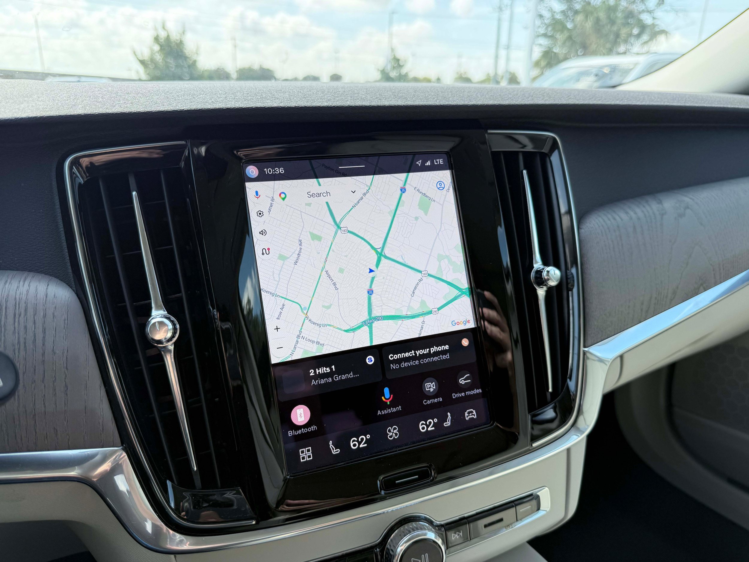 Certified 2025 Volvo V90 B6 Cross Country Plus AWD/4WD image 17