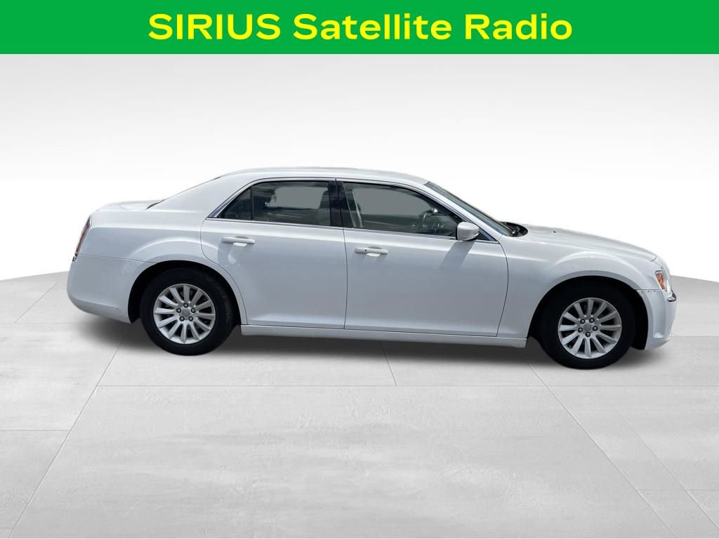 Used 2014 Chrysler 300 w/ Driver Convenience Group RWD image 3
