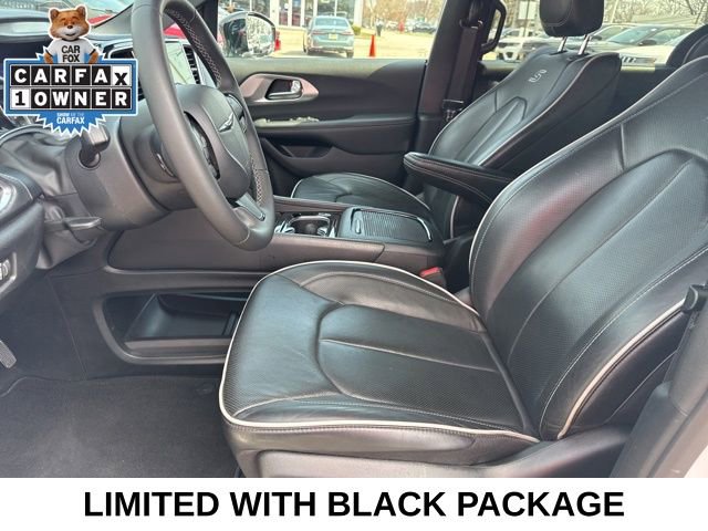 Used 2025 Chrysler Pacifica Limited image 22