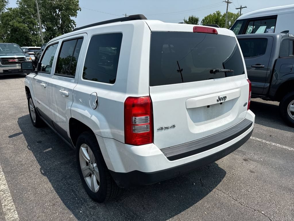 Used 2016 Jeep Patriot Latitude AWD/4WD image 2