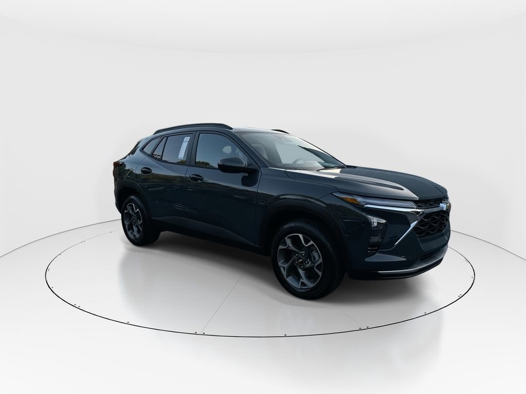 New 2026 Chevrolet Trax LT w/ LT Convenience Package FWD image 2
