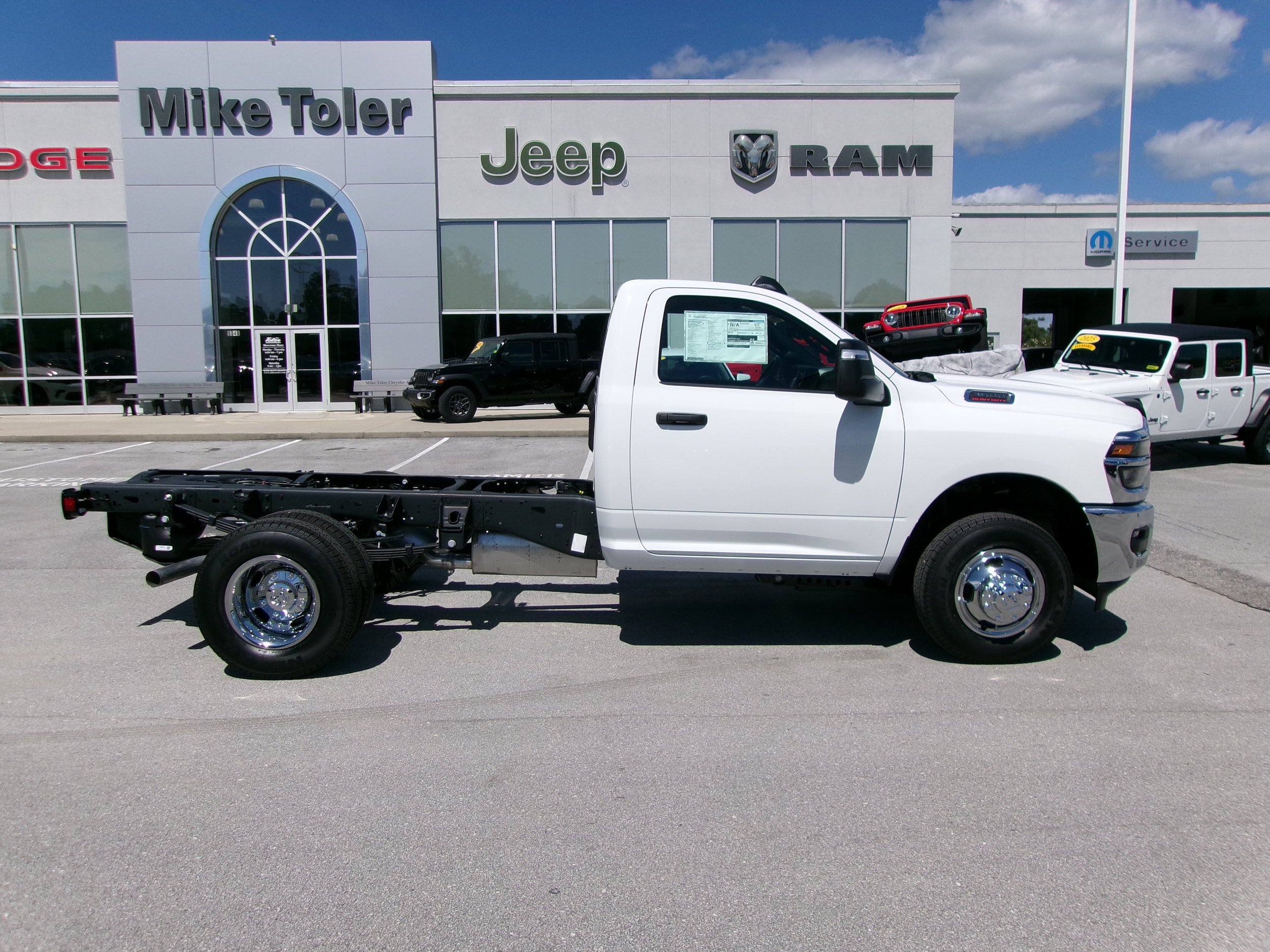 New 2026 RAM 3500 Tradesman w/ Chrome Appearance Group A AWD/4WD image 4