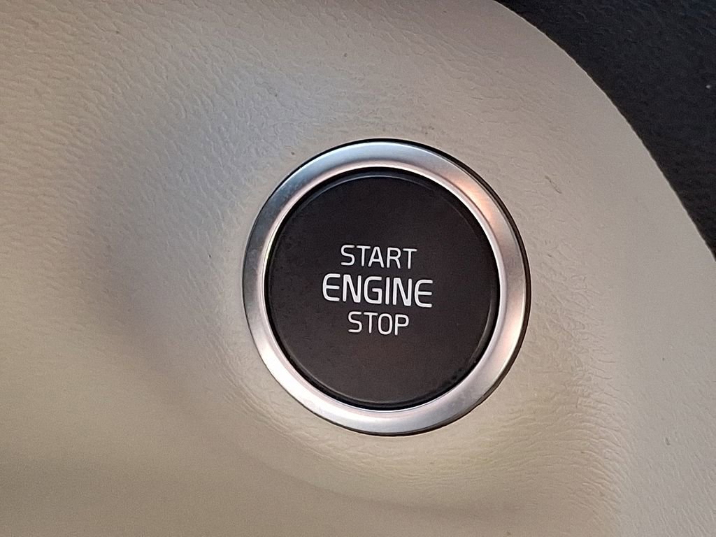 Used 2019 Volvo XC40 T5 Momentum image 25