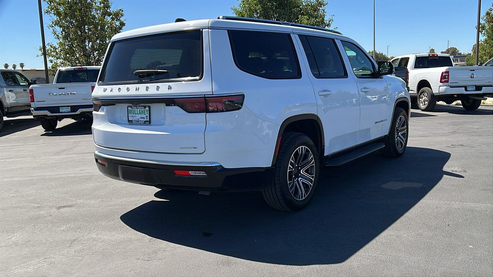 Used 2024 Jeep Wagoneer Series II AWD/4WD image 3