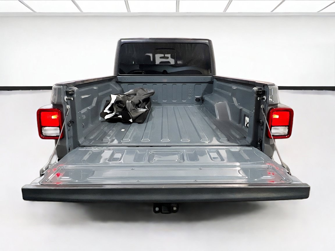 Used 2022 Jeep Gladiator Overland w/ Popular Equipment Package AWD/4WD image 19