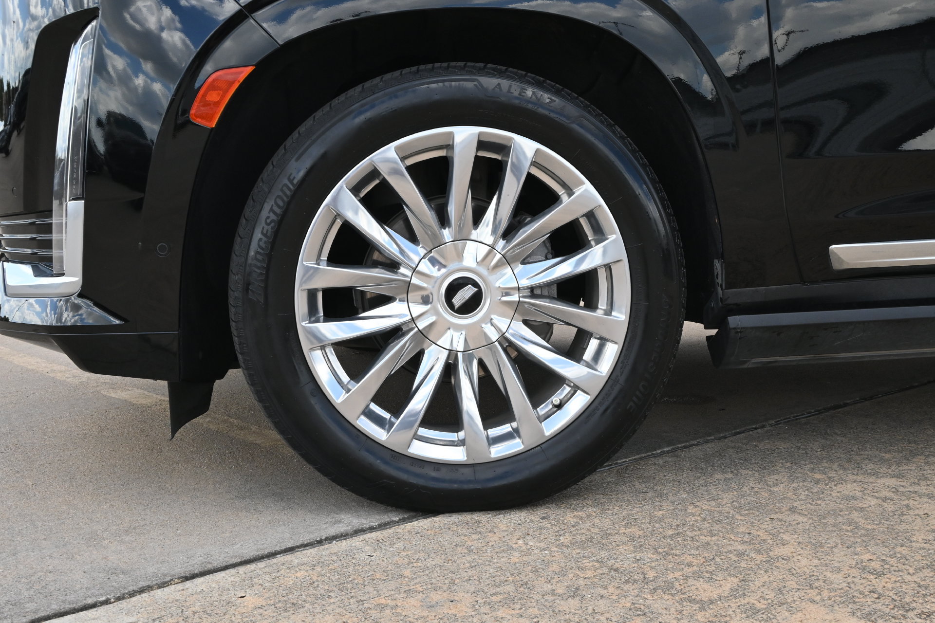 Certified 2024 Cadillac Escalade Premium Luxury w/ Performance Package AWD/4WD image 26