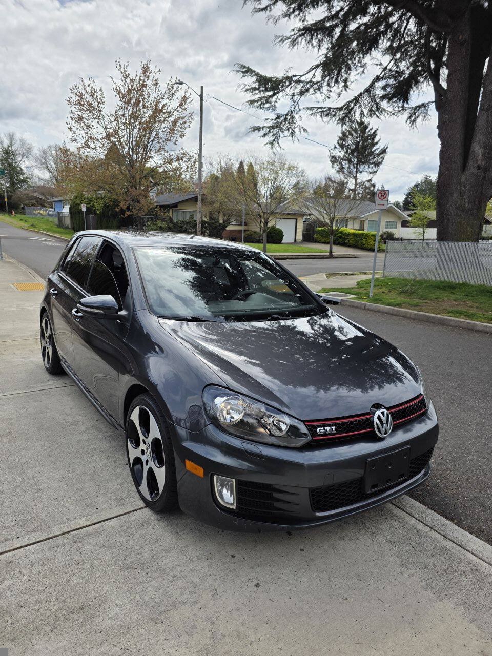 Used 2010 Volkswagen GTI 4-Door FWD image 3
