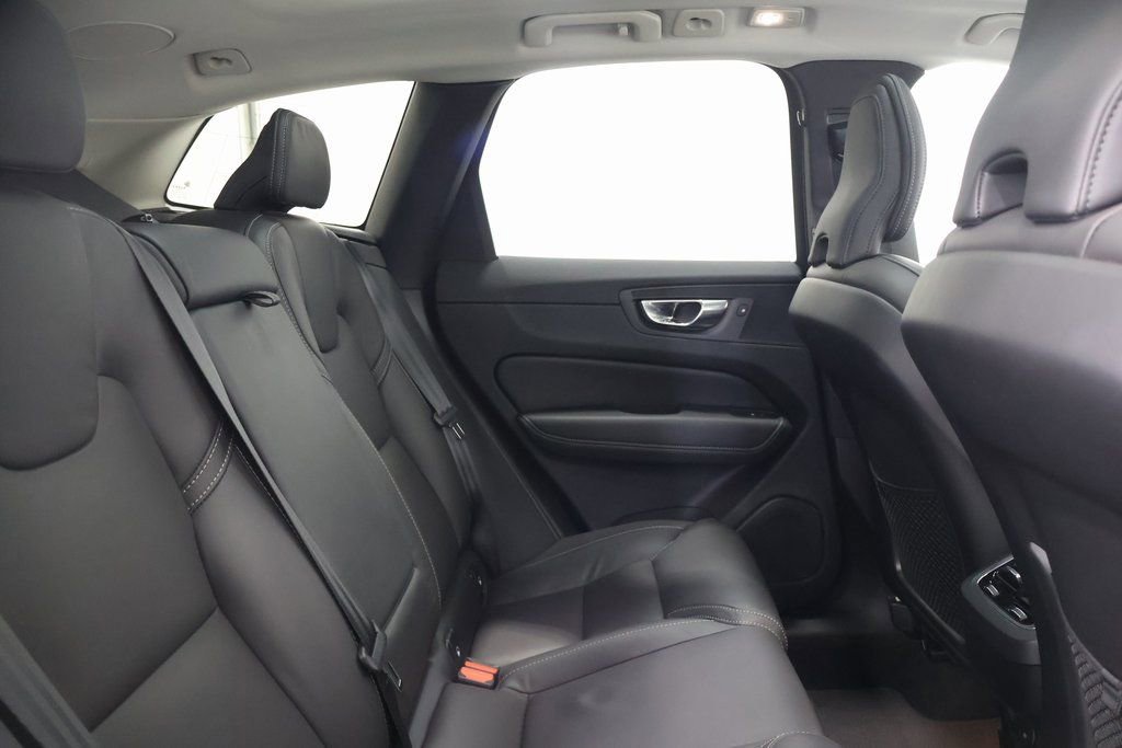 Used 2023 Volvo XC60 B5 Ultimate w/ Climate Package image 24