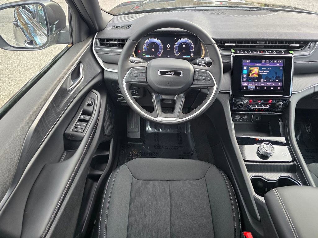 New 2025 Jeep Grand Cherokee L Laredo w/ Luxury Tech Group I image 30