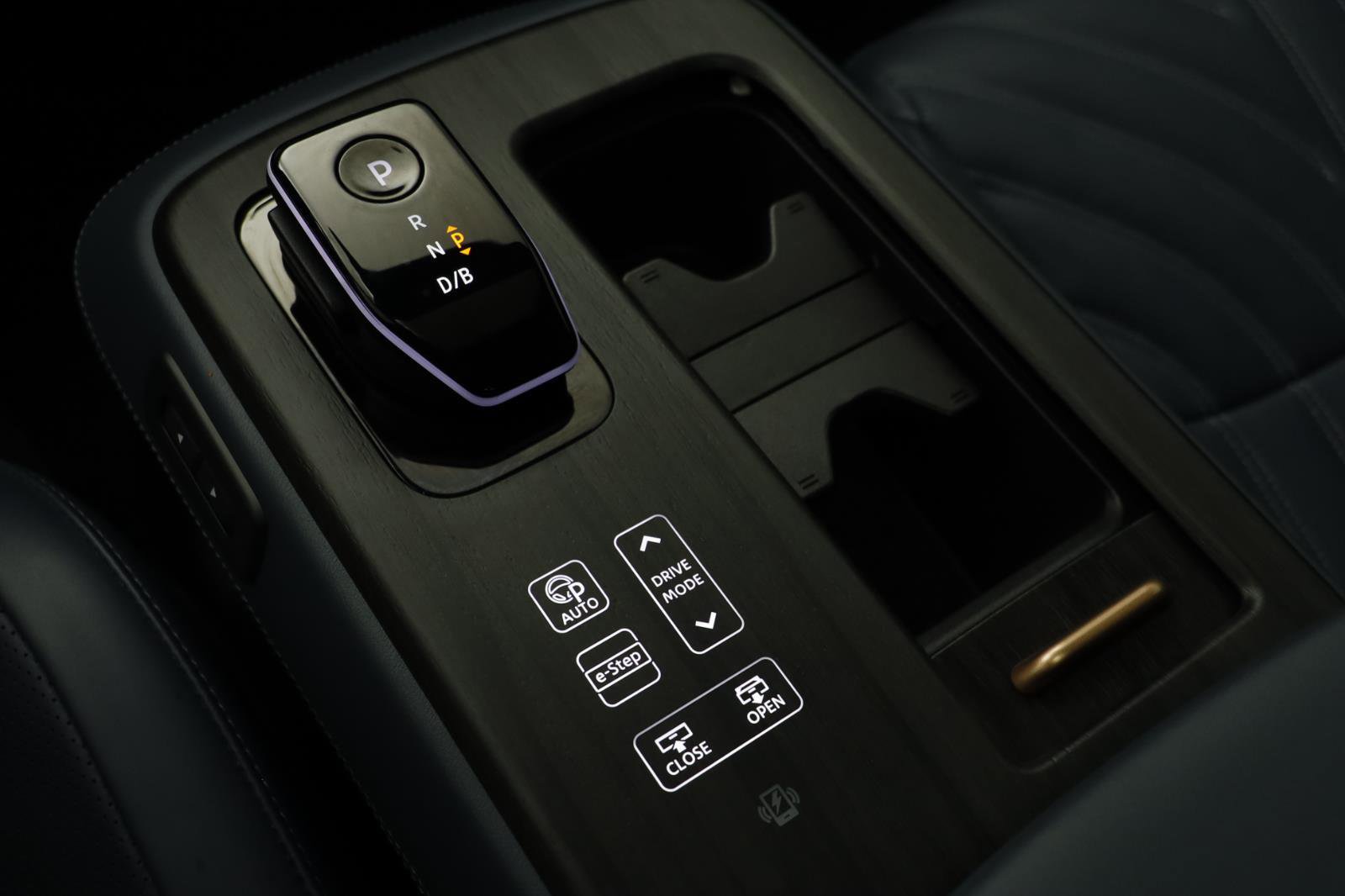 Used 2024 Nissan Ariya AWD image 12