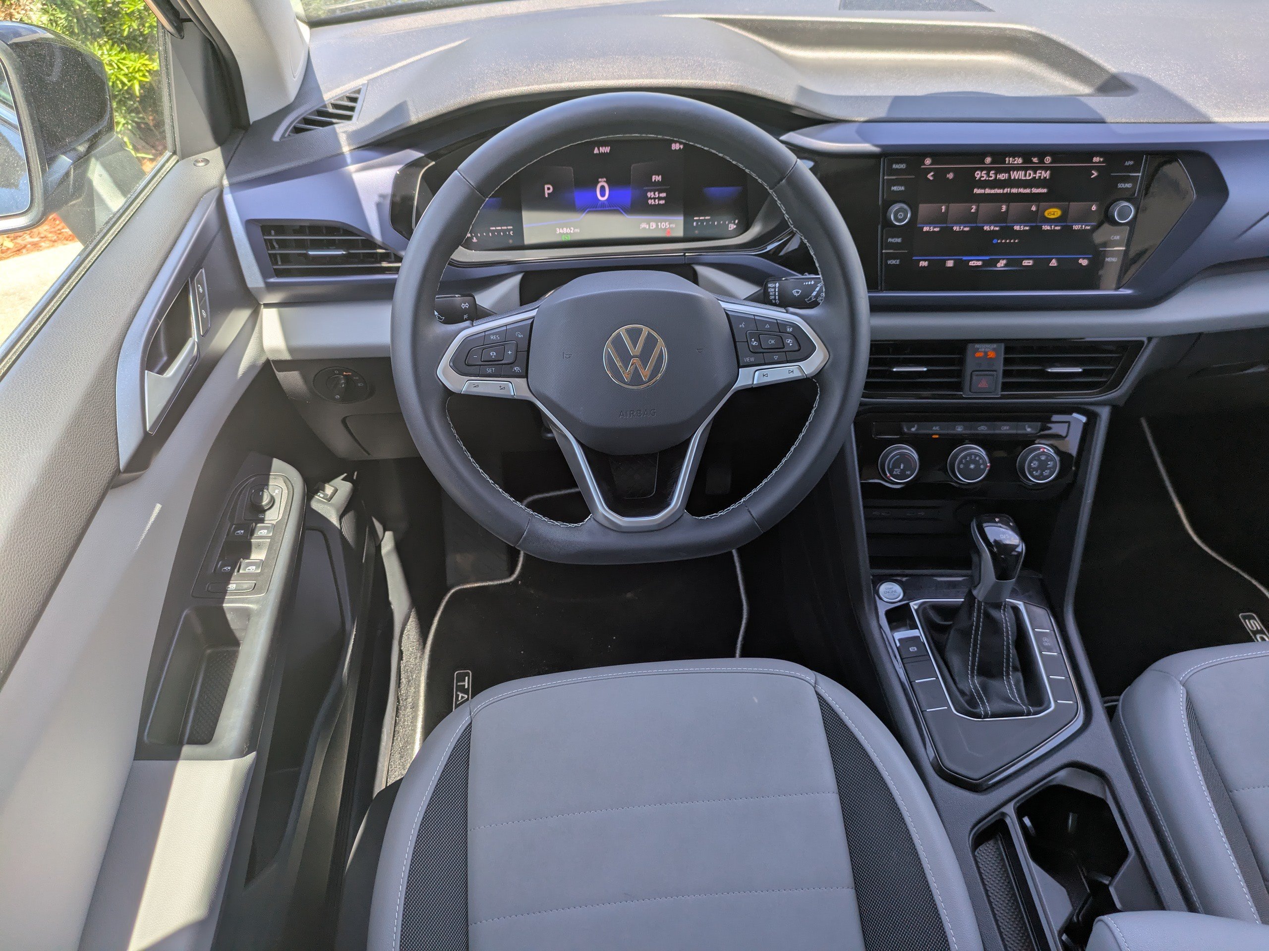 Certified 2023 Volkswagen Taos SE w/ Black Wheel Package FWD image 16