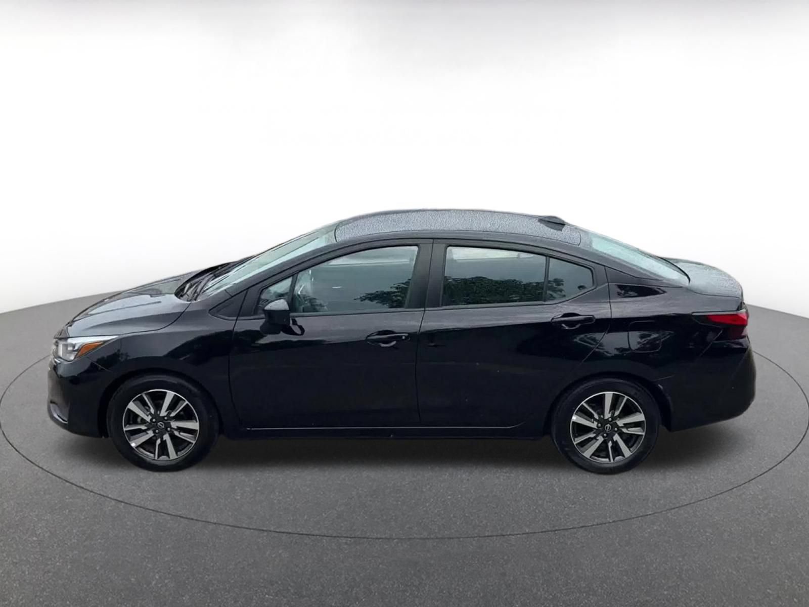 Used 2025 Nissan Versa SV FWD image 7