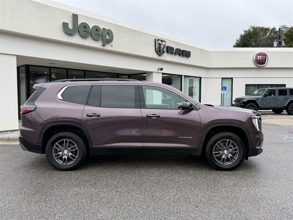Used 2025 GMC Acadia Elevation image 4