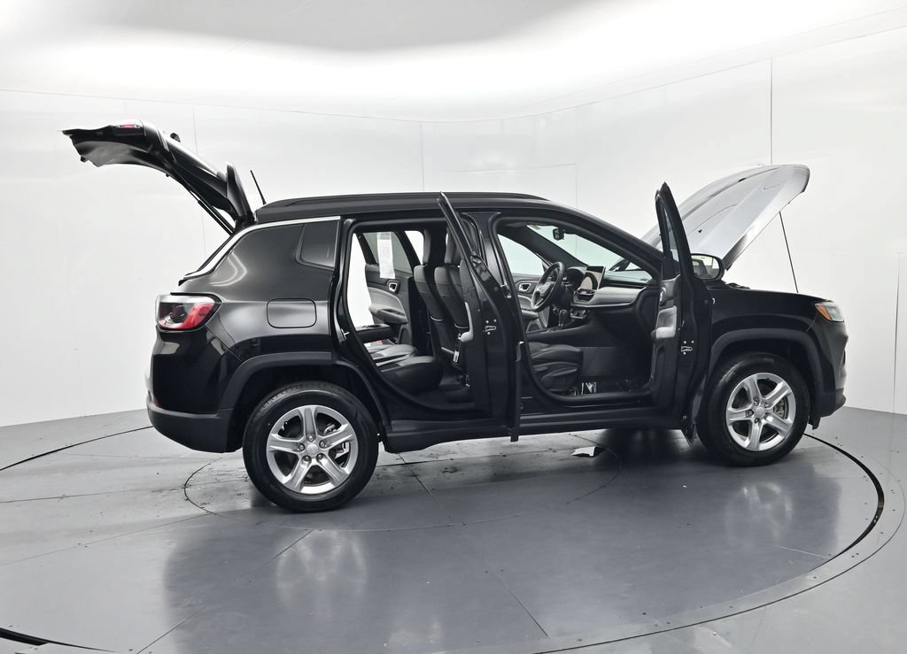 Used 2024 Jeep Compass Latitude AWD/4WD image 57