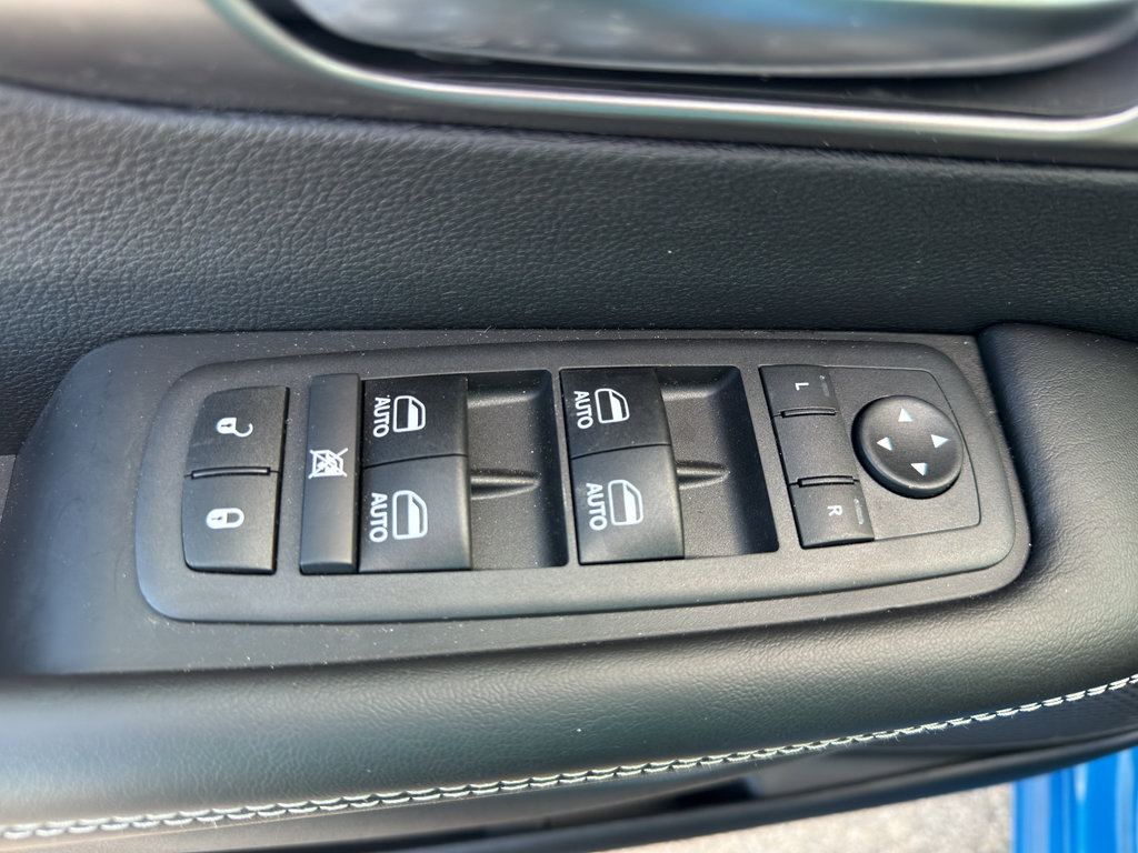New 2026 Chrysler Pacifica Select AWD/4WD image 12