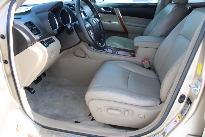 Used 2010 Toyota Highlander Limited FWD image 12