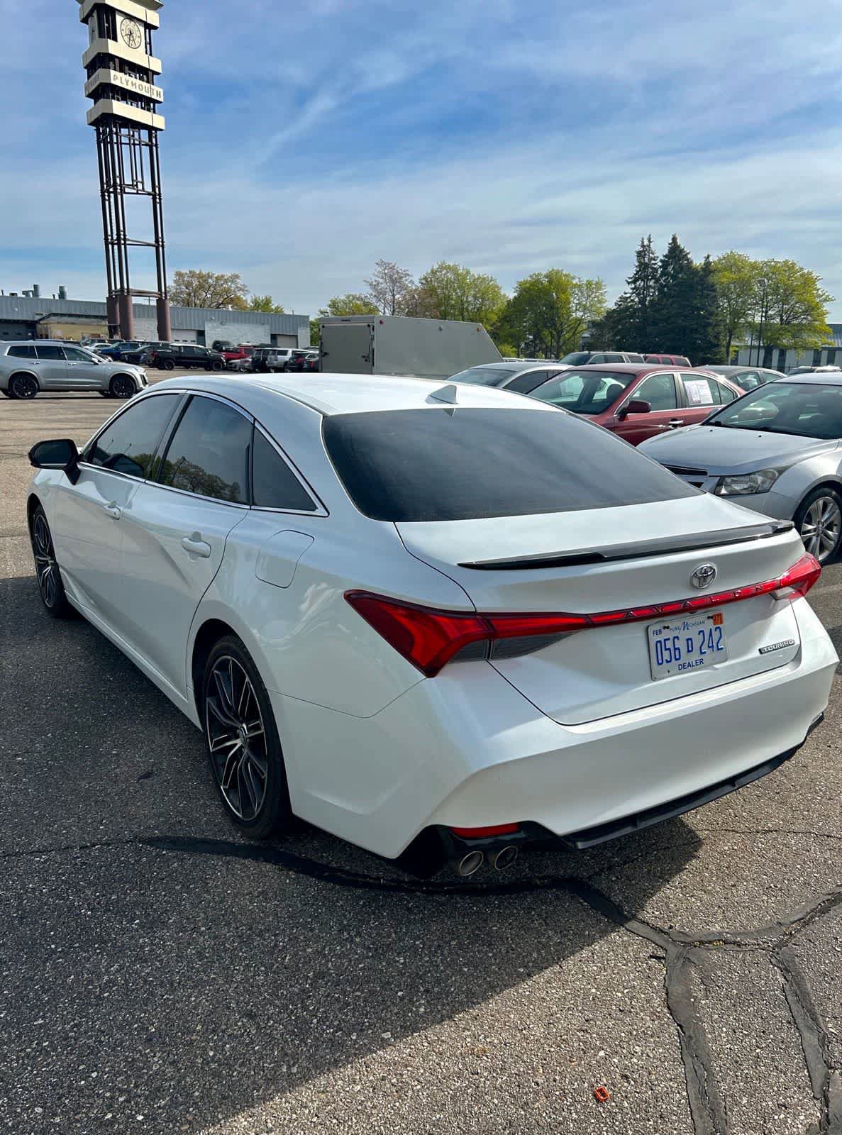 Used 2019 Toyota Avalon Touring FWD image 2
