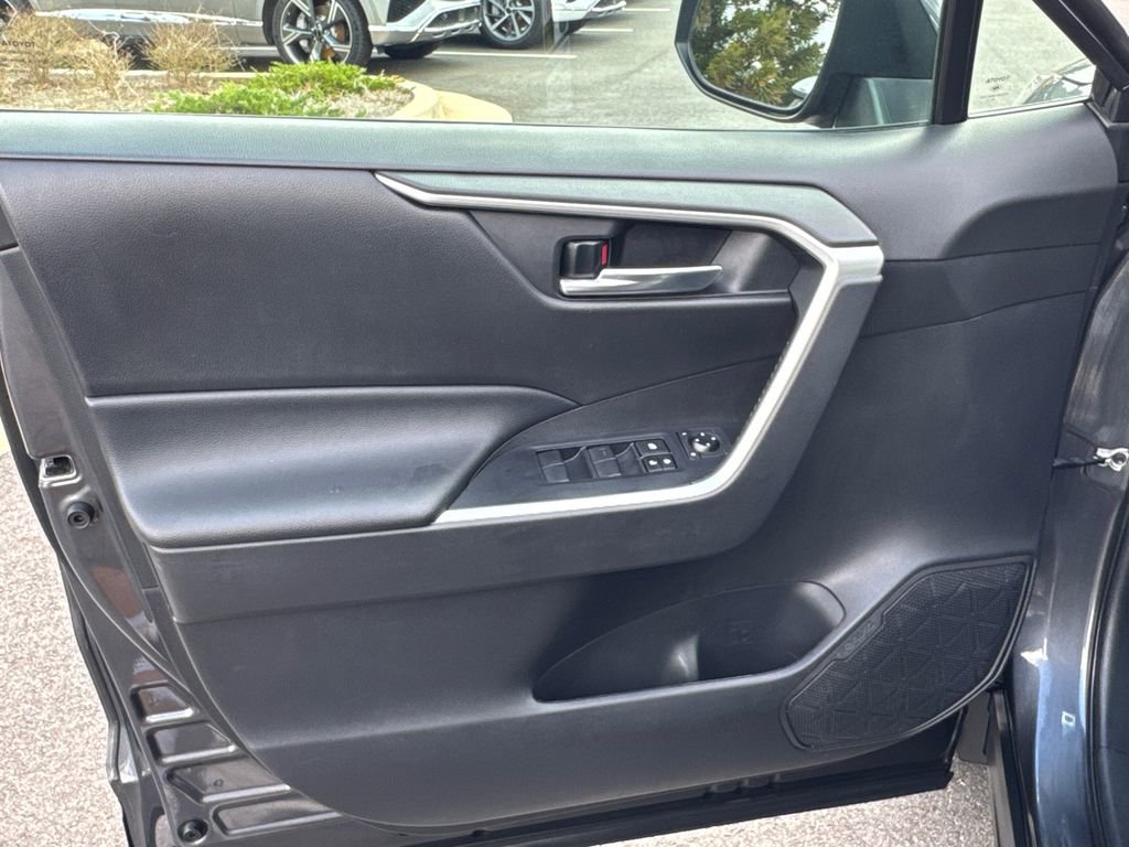 Used 2020 Toyota RAV4 XLE w/ Convenience Package AWD/4WD image 10