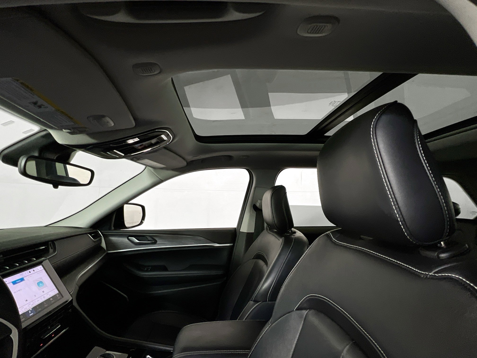 Used 2022 Jeep Grand Cherokee Limited image 21