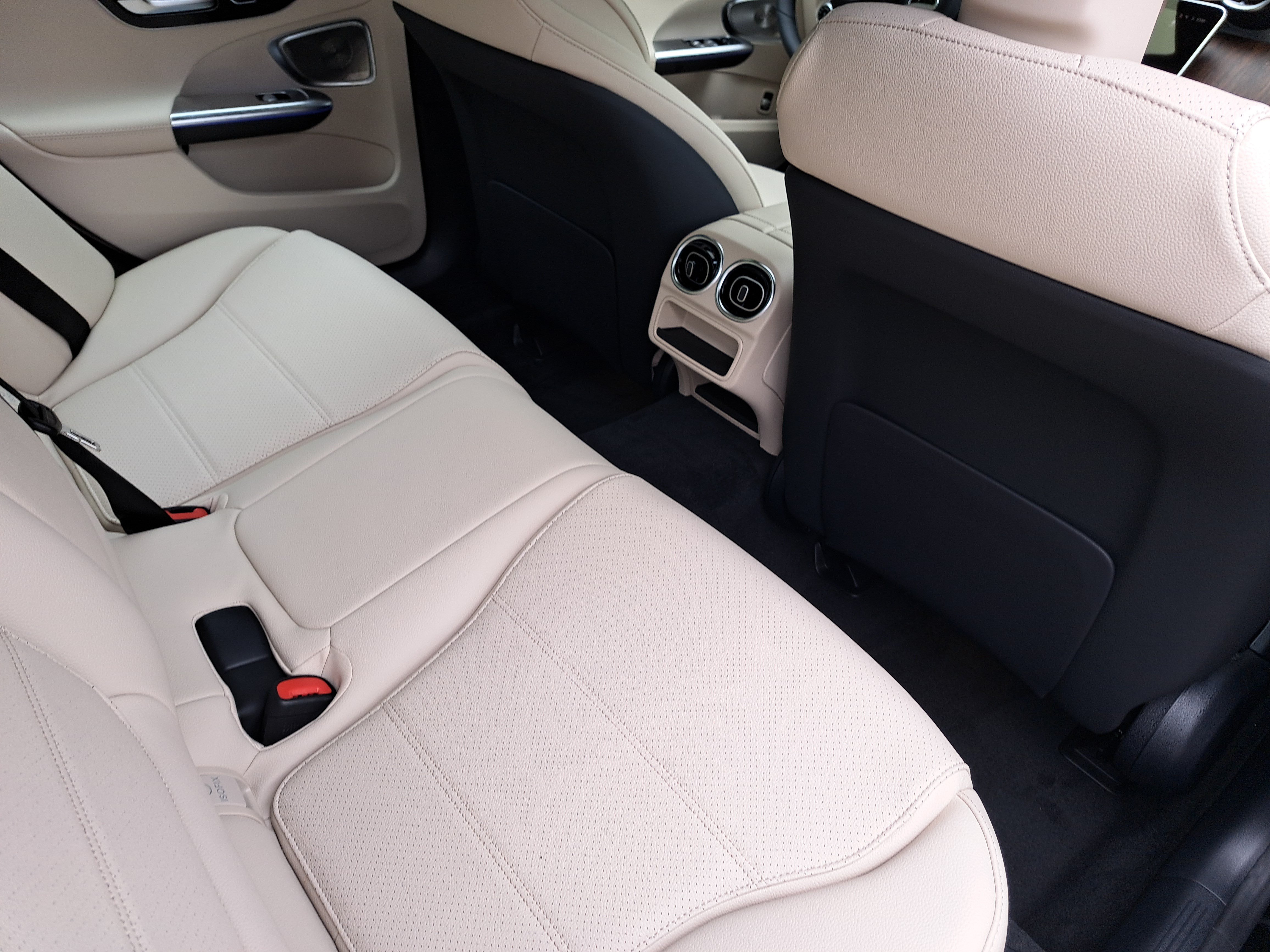 New 2026 Mercedes-Benz C 300 4MATIC Sedan image 11