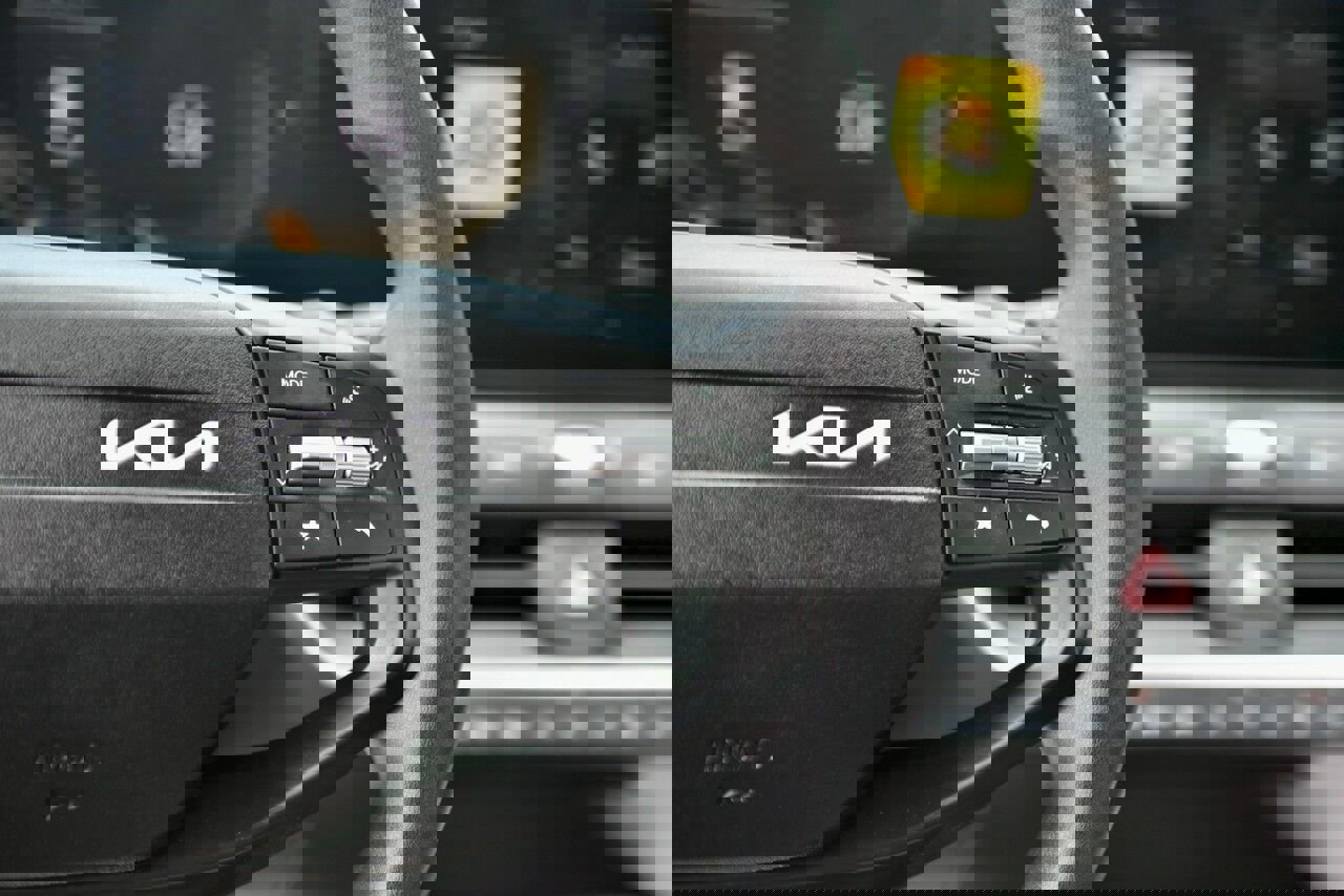 Used 2025 Kia K4 LXS image 22