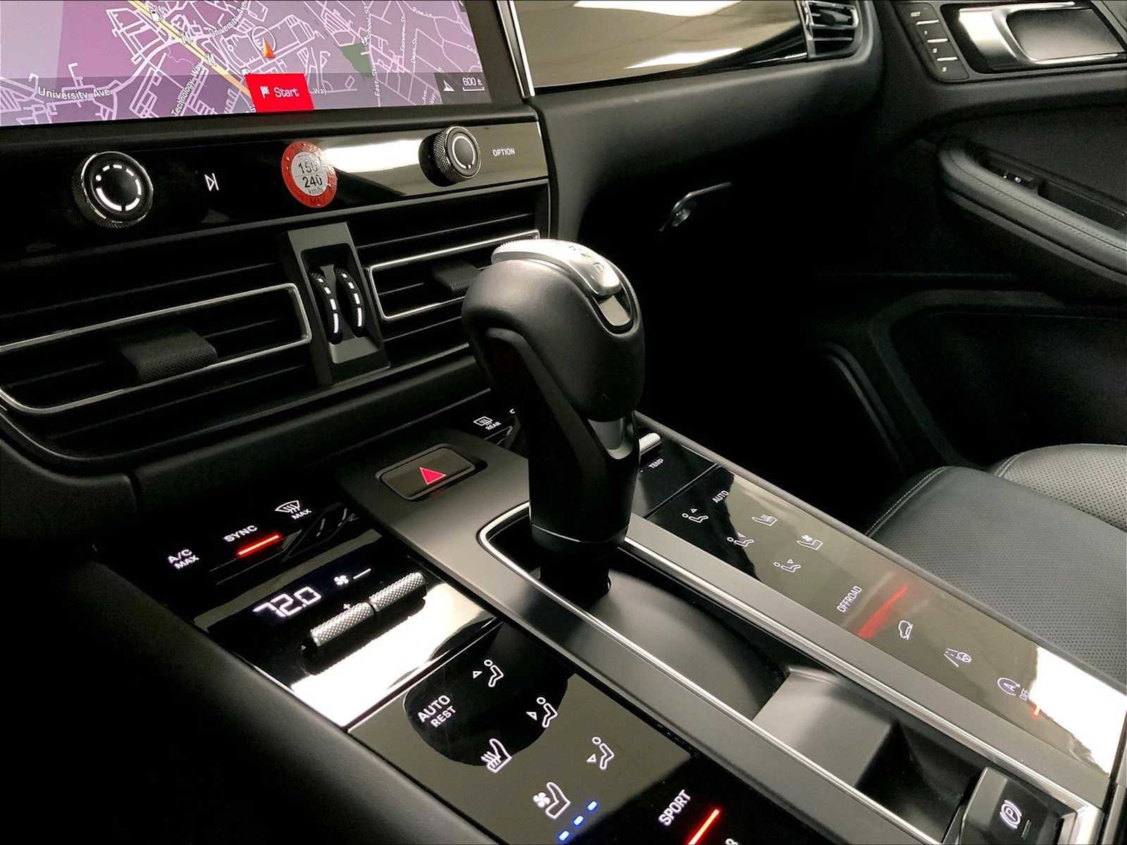Certified 2023 Porsche Macan image 17