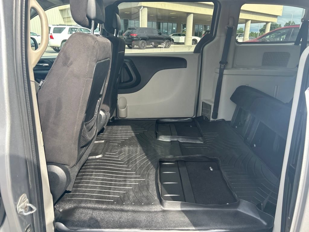 Used 2014 Dodge Grand Caravan SXT FWD image 17