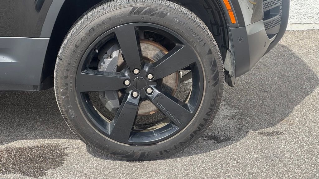 Used 2023 Land Rover Defender 130 SE image 3