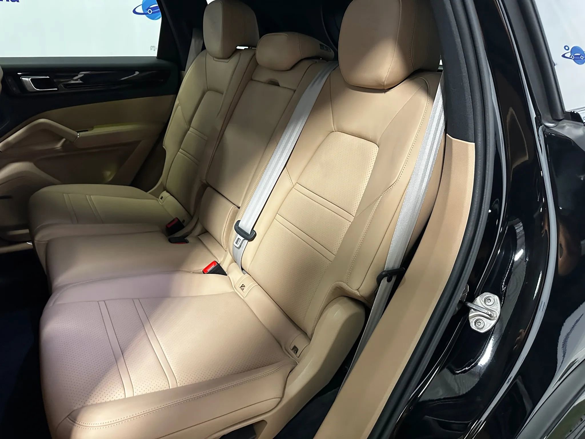 Used 2022 Porsche Cayenne Platinum Edition w/ Premium Package Plus image 17