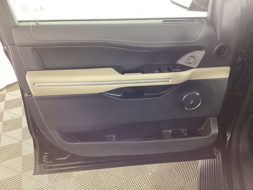 Used 2024 Ford Expedition Limited AWD/4WD image 19