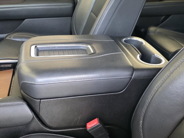 Used 2022 GMC Yukon XL Denali RWD image 8