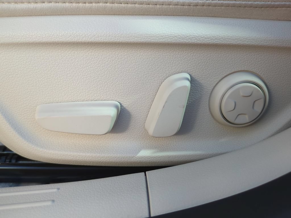 Used 2026 Genesis G70 2.5T Prestige RWD image 15