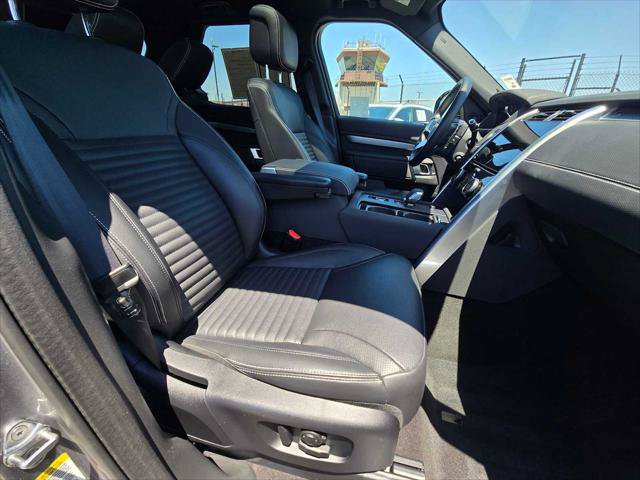 Used 2025 Land Rover Discovery Dynamic SE AWD/4WD image 10