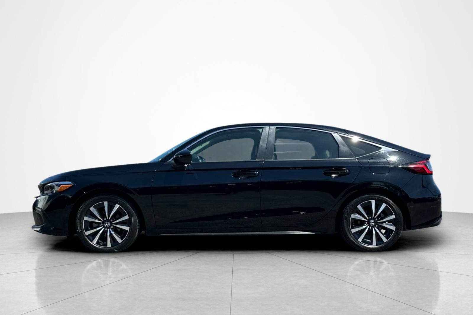 Used 2022 Honda Civic EX-L image 2