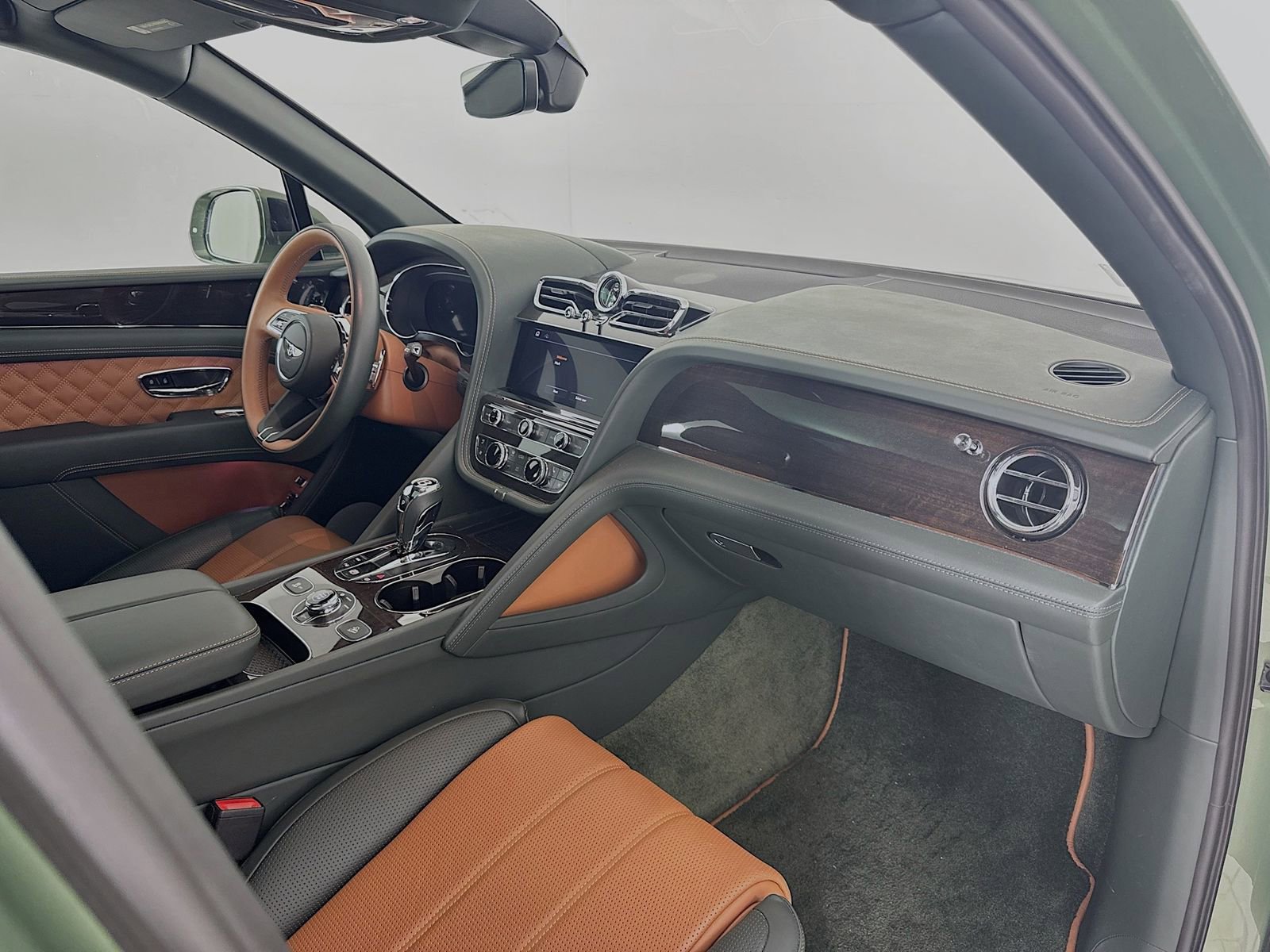Used 2021 Bentley Bentayga AWD/4WD image 2