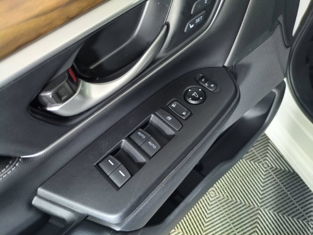 Used 2021 Honda CR-V Touring image 11