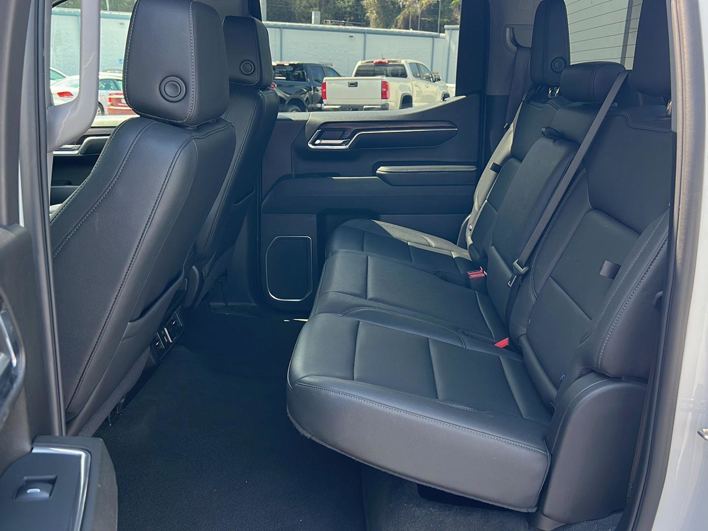 Used 2024 GMC Sierra 1500 SLT image 11