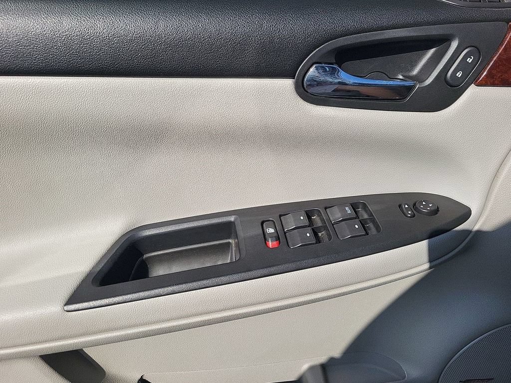 Used 2011 Chevrolet Impala LT w/ Luxury Edition Package FWD image 25