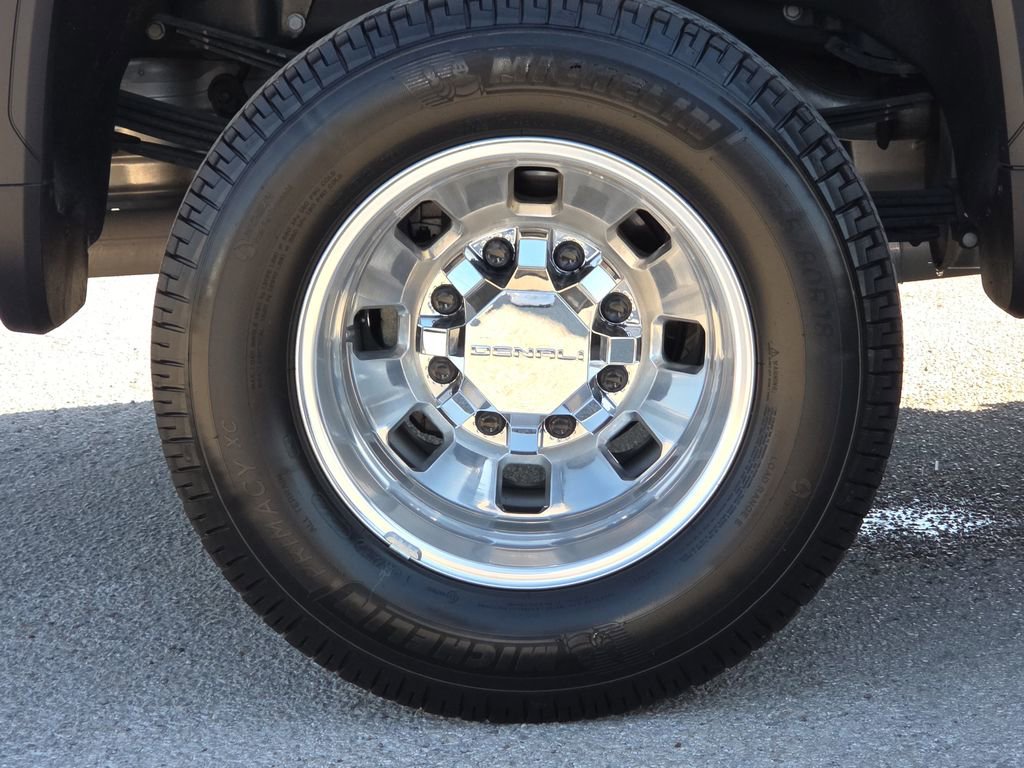 Used 2025 GMC Sierra 3500 Denali w/ Denali Reserve Package image 9