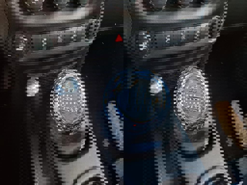 Used 2018 Jeep Wrangler Rubicon w/ Connectivity Group image 10