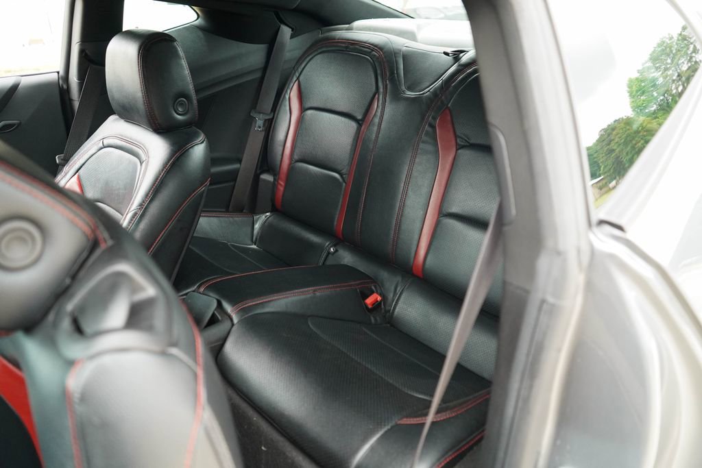 Used 2021 Chevrolet Camaro LT RWD image 9
