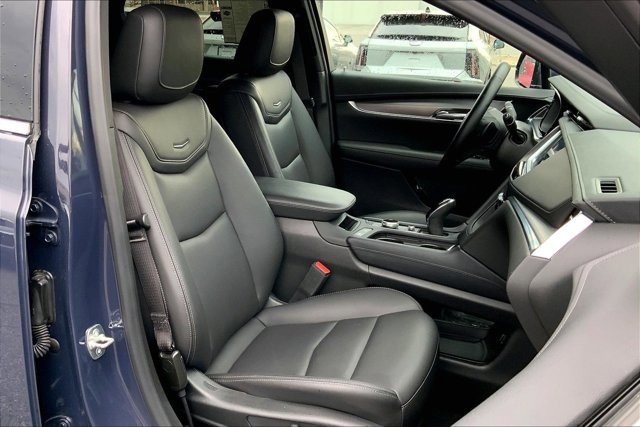 Used 2025 Cadillac XT5 Luxury AWD/4WD image 6