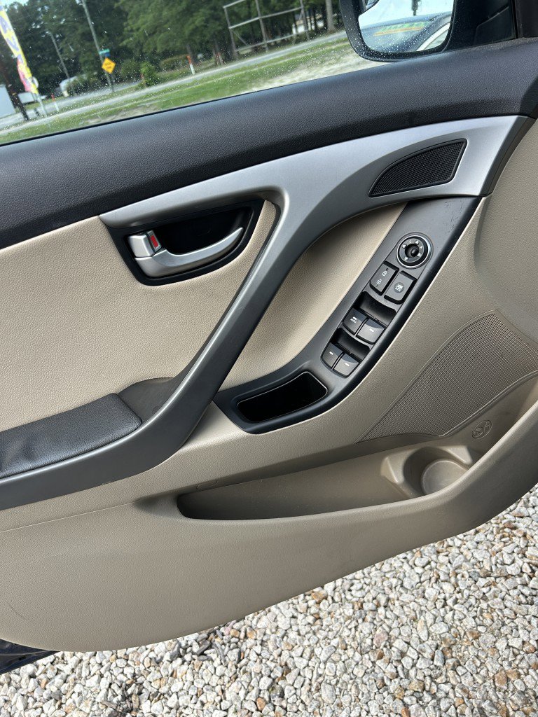 Used 2015 Hyundai Elantra Limited FWD image 16