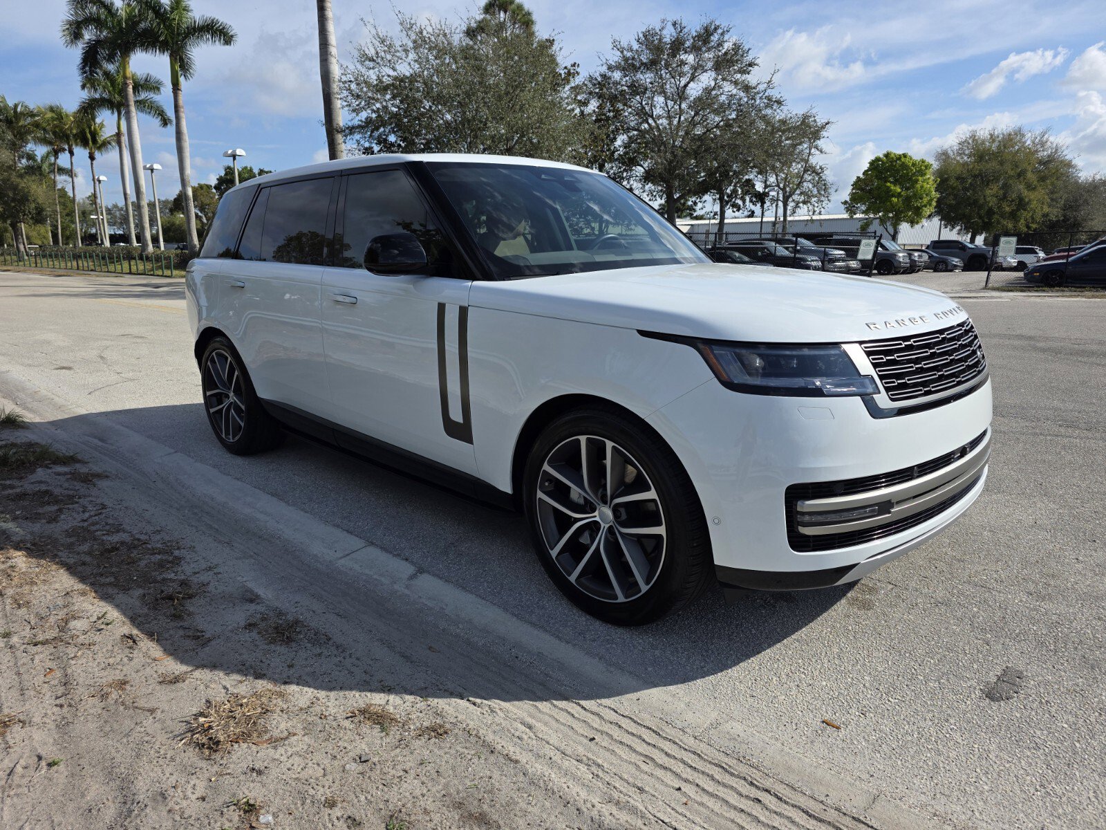 Certified 2024 Land Rover Range Rover Long Wheelbase SE image 23