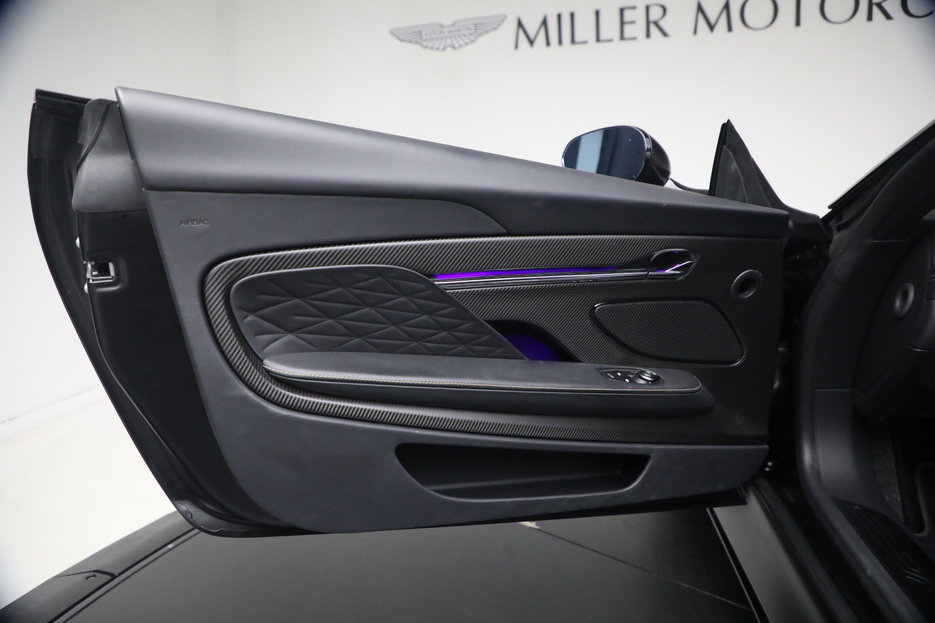 Used 2024 Aston Martin DB12 Convertible RWD image 26