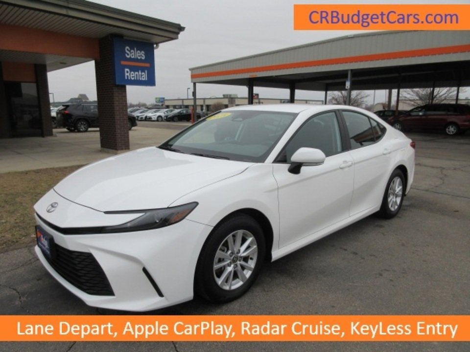 Used 2025 Toyota Camry LE image 1