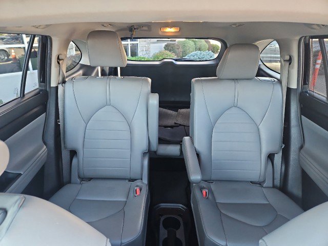Used 2021 Toyota Highlander XLE image 20