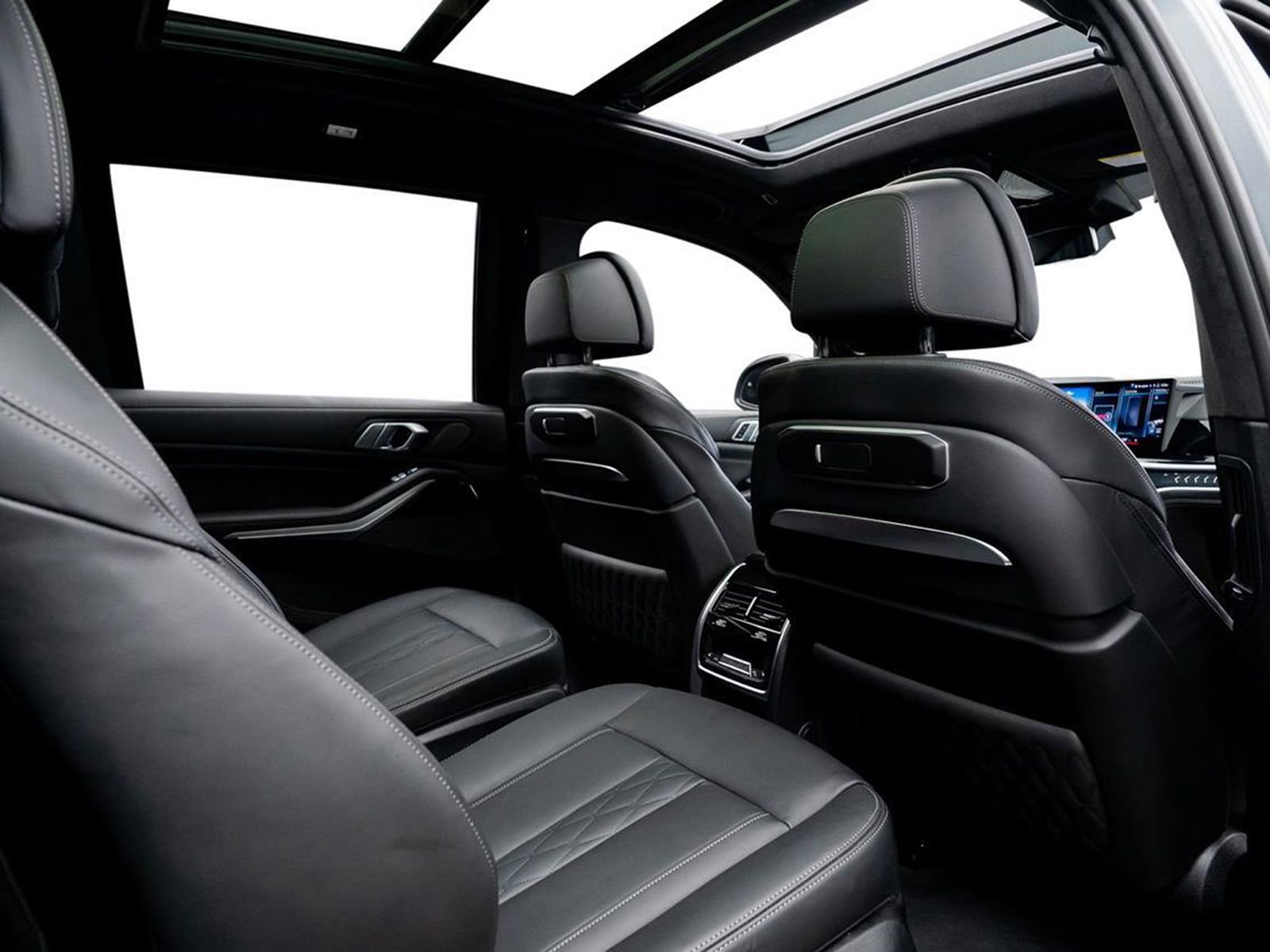 Used 2023 BMW X7 xDrive40i w/ Premium Package image 45